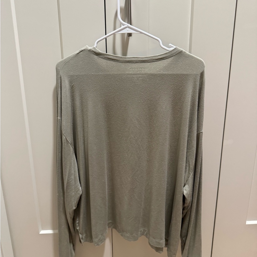 American Eagle Soft & Sexy Light Green Long Sleeve Top with Pocket - Picture 3 of 3